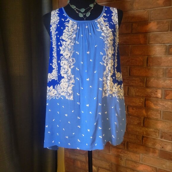 NWT! LOFT Women's Sleeveless Blue/White Floral - Back Button Closure - Size L - Picture 1 of 12